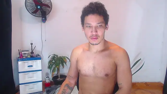 Snapshot of RuiMaddoox chatting on 15, 11, 2025 RuiMaddoox online show from 15, 11, 2025