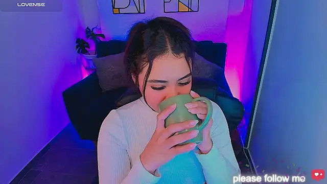 nicemiiaa7  online show from 10, 3, 2026