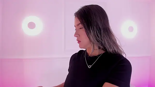 Snapshot of aleksandramiller_ chatting on 4, 6, 2026 aleksandramiller online show from 4, 6, 2026