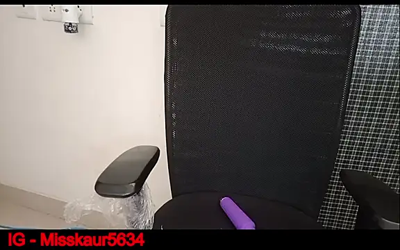 miss kaur23 online show from 8, 11, 2025