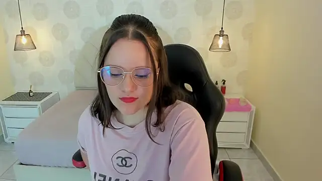 Snapshot of GIANAMILLER6 chatting on 4, 11, 2025 GIANAMILLER6 online show from 4, 11, 2025