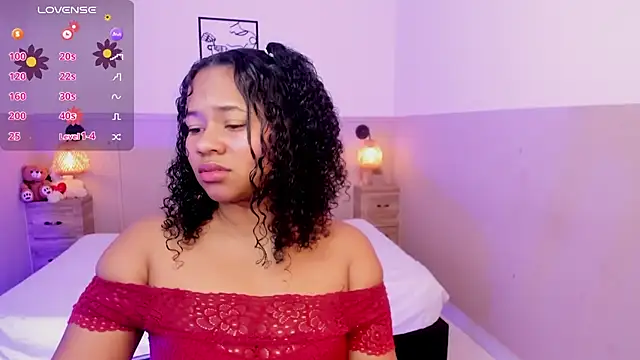 Snapshot of AuroraSky8 chatting on 28, 10, 2025 AuroraSky8 online show from 28, 10, 2025