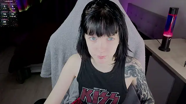 Snapshot of HazelTompson chatting on 1, 3, 2026 HazelTompson online show from 1, 3, 2026