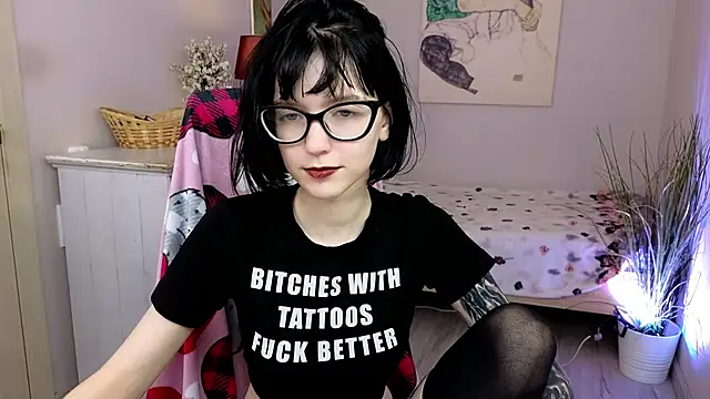 HazelTompson online show from 3, 12, 2025