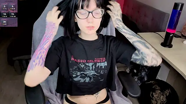 HazelTompson online show from 23, 3, 2026