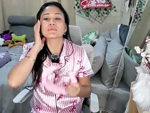 Shiawase1125 online show from 1, 10, 2025