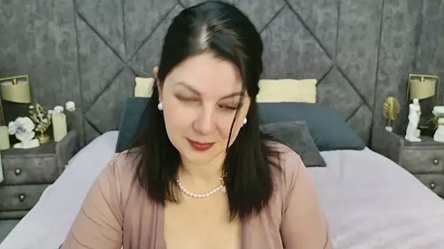 Nina Stane online show from 7, 10, 2025