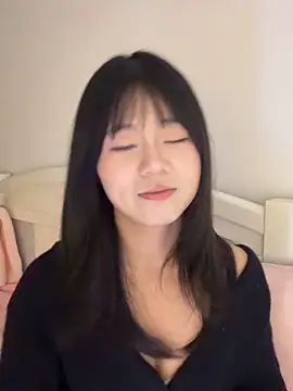 Snapshot of Ella-A9 chatting on 13, 10, 2025 Ella-A9 online show from 13, 10, 2025