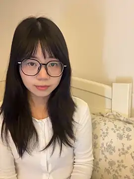 Snapshot of Ella-A9 chatting on 18, 11, 2025 Ella-A9 online show from 18, 11, 2025