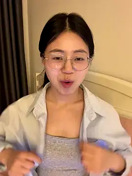 Snapshot of Ella-A9 chatting on 12, 9, 2025 Ella-A9 online show from 12, 9, 2025