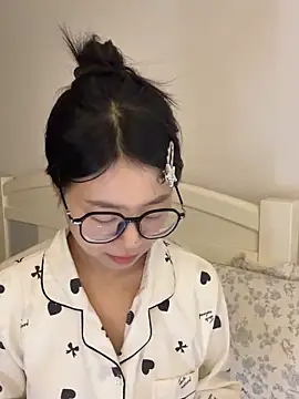 Snapshot of Ella-A9 chatting on 6, 11, 2025 Ella-A9 online show from 6, 11, 2025