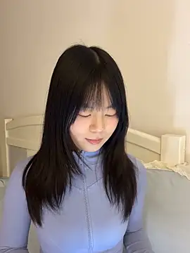 Snapshot of Ella-A9 chatting on 28, 10, 2025 Ella-A9 online show from 28, 10, 2025