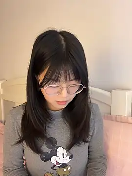 Snapshot of Ella-A9 chatting on 18, 10, 2025 Ella-A9 online show from 18, 10, 2025