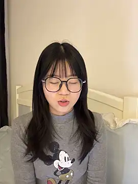 Snapshot of Ella-A9 chatting on 2, 11, 2025 Ella-A9 online show from 2, 11, 2025