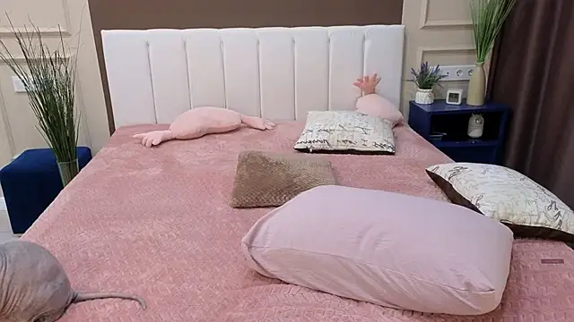 daniellia  online show from 17, 10, 2025