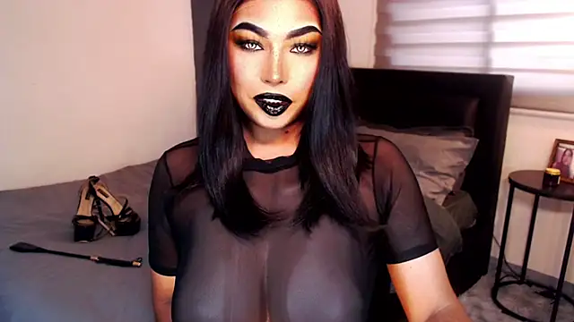 xTrixieMae online show from 23, 4, 2026