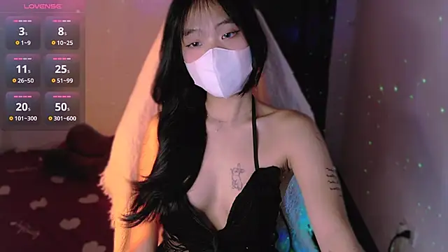 Phuong Bee online show from 10, 9, 2025