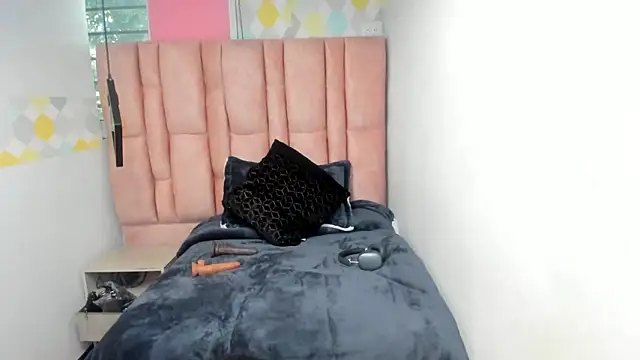 Kiara Cruz   online show from 25, 9, 2025