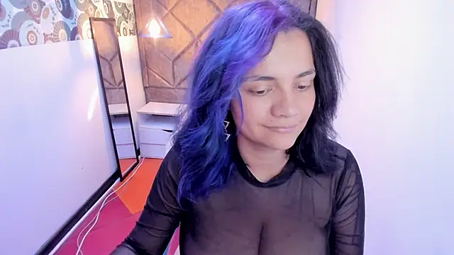 Kiara Cruz   online show from 5, 11, 2025