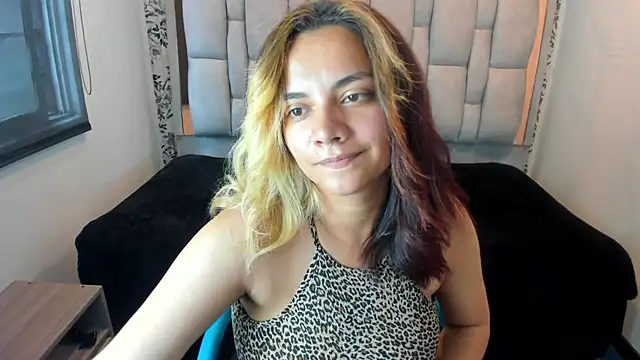 Snapshot of Kiara_Cruz__ chatting on 15, 7, 2026 Kiara Cruz online show from 15, 7, 2026