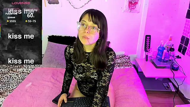 Snapshot of UchikyDoll chatting on 24, 11, 2025 UchikyDoll online show from 24, 11, 2025