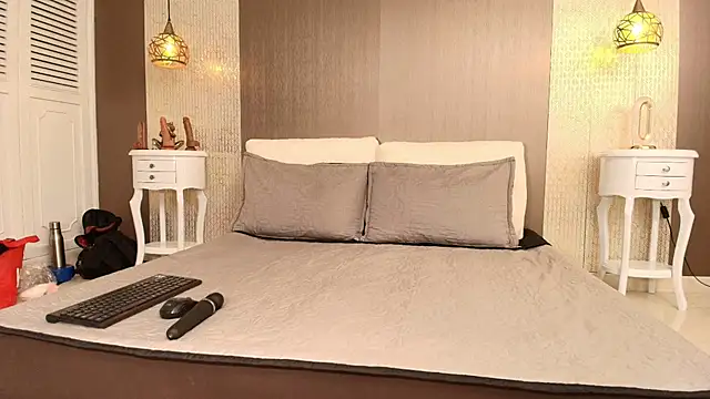 Tiifany Baker online show from 10, 9, 2025