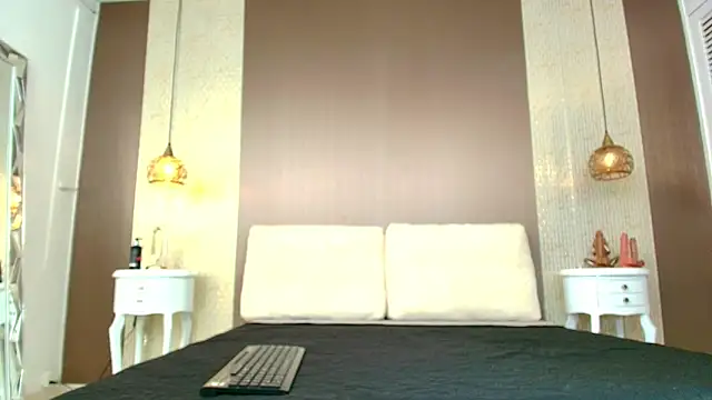 Tiifany Baker online show from 4, 11, 2025