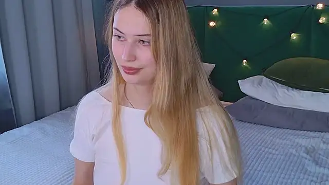 Sofii Ly online show from 10, 9, 2025