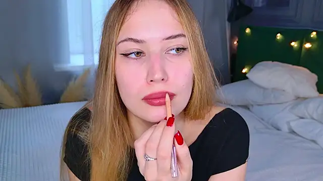 Sofii Ly online show from 6, 10, 2025