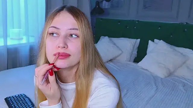 Sofii Ly online show from 8, 10, 2025