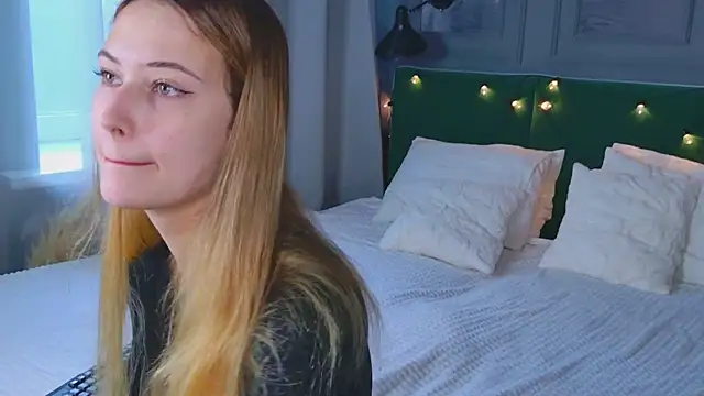 Sofii Ly online show from 7, 10, 2025