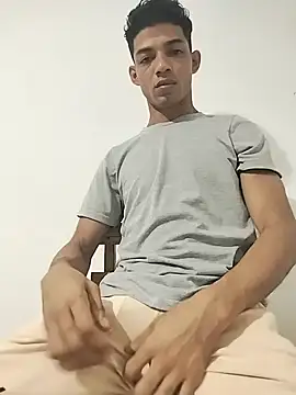 Snapshot of Brayanellatino chatting on 14, 2, 2026 Brayanellatino online show from 14, 2, 2026