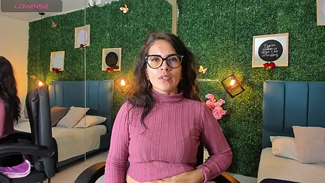 Linagh  online show from 11, 10, 2025