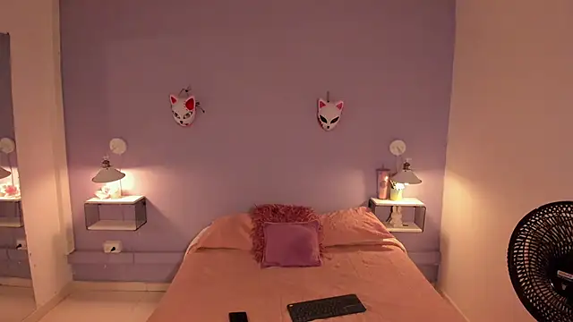 Zoe Lynch  online show from 23, 9, 2025