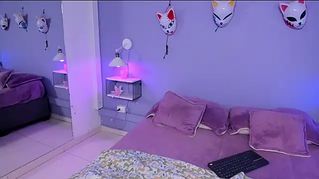 Zoe Lynch  online show from 21, 11, 2025