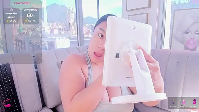 Zoey thompson online show from 25, 9, 2025