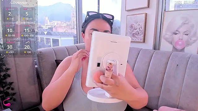 Zoey thompson online show from 9, 10, 2025