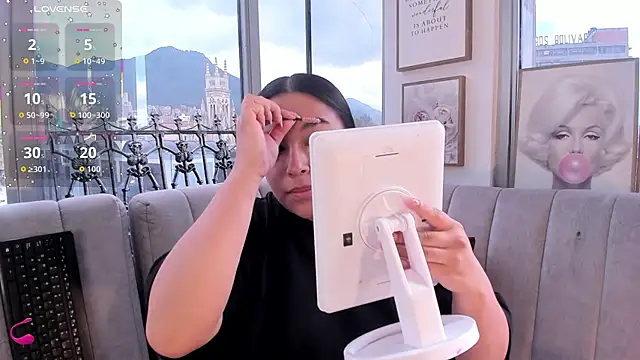 Zoey thompson online show from 15, 10, 2025