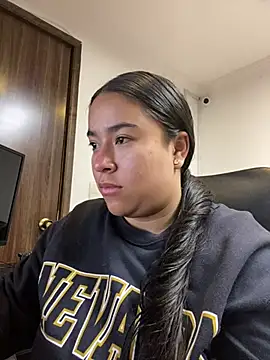 Zoey thompson online show from 6, 5, 2026