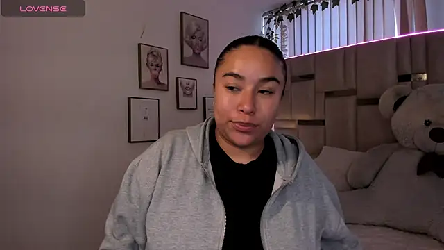 Zoey thompson online show from 2, 7, 2026