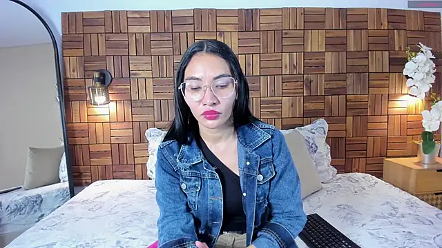 lucyy liiuu online show from 24, 10, 2025