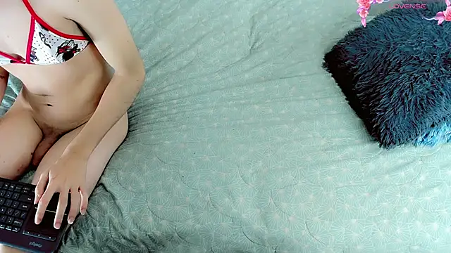 Snapshot of baby_rous chatting on 28, 10, 2025 baby rous online show from 28, 10, 2025