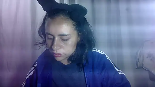 Anabelhotxx16 online show from 7, 10, 2025