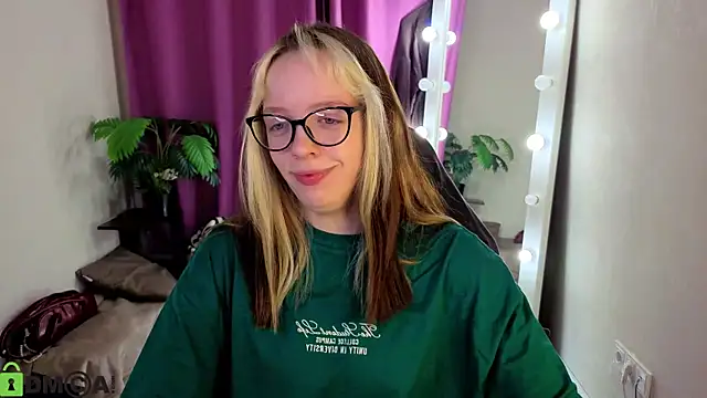 Snapshot of R0cket_bunny chatting on 14, 7, 2026 R0cket bunny online show from 14, 7, 2026