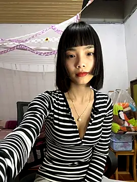 Snapshot of andymi1 chatting on 21, 10, 2025 andymi1 online show from 21, 10, 2025