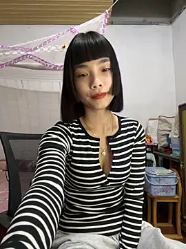 Snapshot of andymi1 chatting on 17, 10, 2025 andymi1 online show from 17, 10, 2025