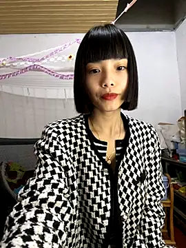 Snapshot of andymi1 chatting on 13, 11, 2025 andymi1 online show from 13, 11, 2025