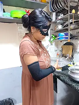 Queen Nightt online show from 27, 11, 2025