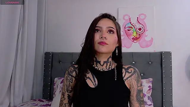 sara queen10 online show from 10, 10, 2025