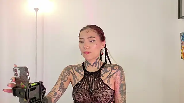 sara queen10 online show from 14, 4, 2026